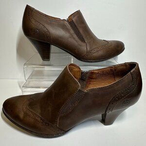 Born Chakri Ankle Boot in 8M, Brown Leather with Side Zip Wingtip and 2.5" heel